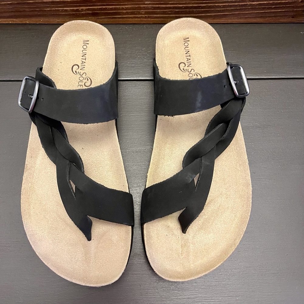 New in Box Mountain Sole Open Toe Black Sandals Sz. 9